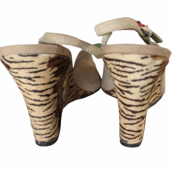Women's Hilfiger Suede Slingback Tiger Stripe Wedge. Size 7 M - Picture 4 of 6